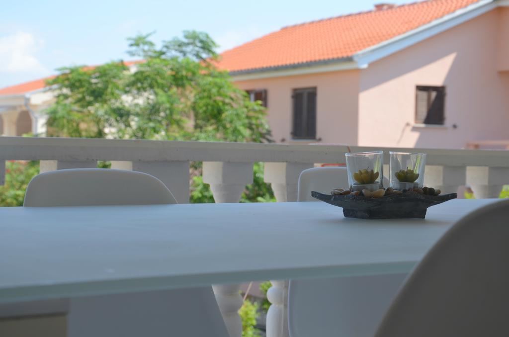 Apartman Medit Apartment วีร์ ภายนอก รูปภาพ