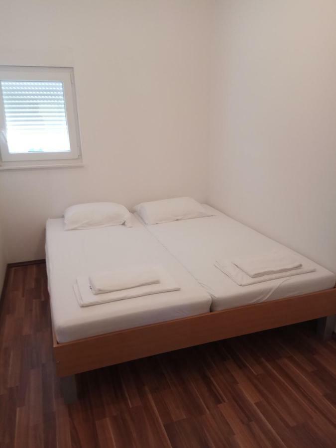 Apartman Medit Apartment วีร์ ภายนอก รูปภาพ